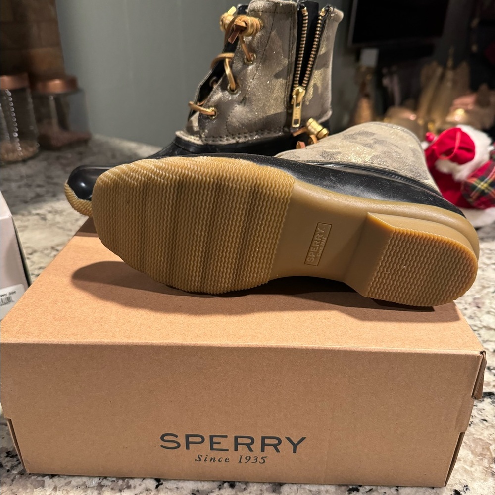 Sperry / Saltwater Water Resistant Duck Boot (Women) - Picture 2 of 3